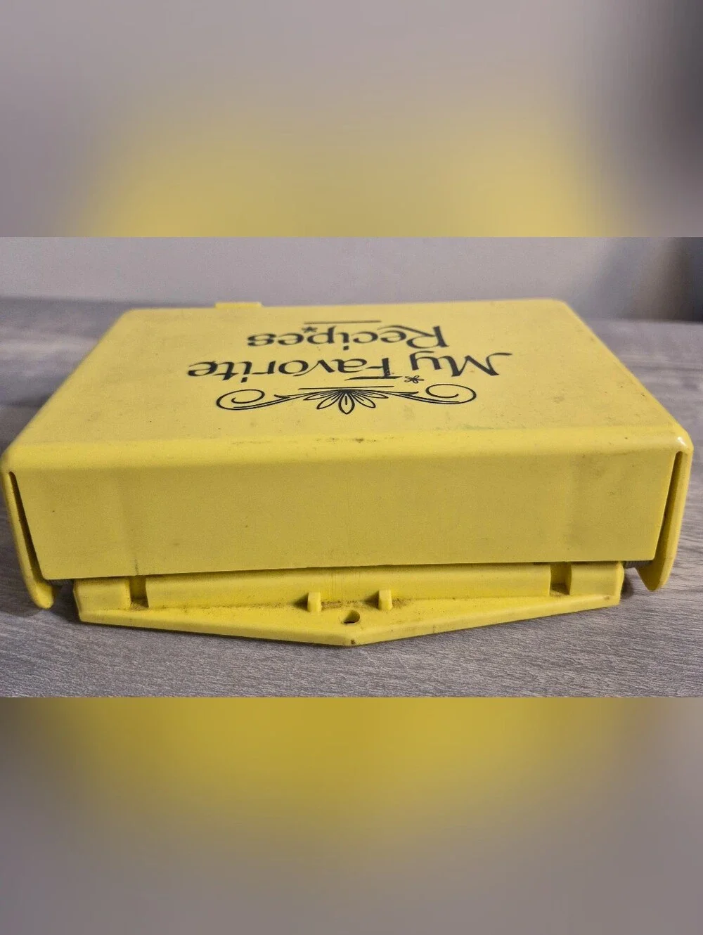 MY FAVORITE RECIPES 1960s RECIPE BOX, SLIDING TAB PALE YELLOW